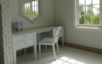 cusdtom make up desk